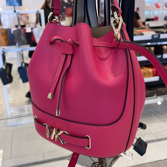 MICHAEL KORS
Reed Md Pebbled Leather Bucket Bag Satchel Crossbody
Electric Pink - Picture 9 of 16